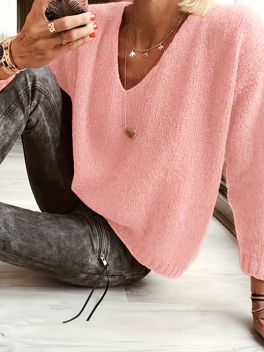 LIANNE – PLUSH V-NECK SWEATER