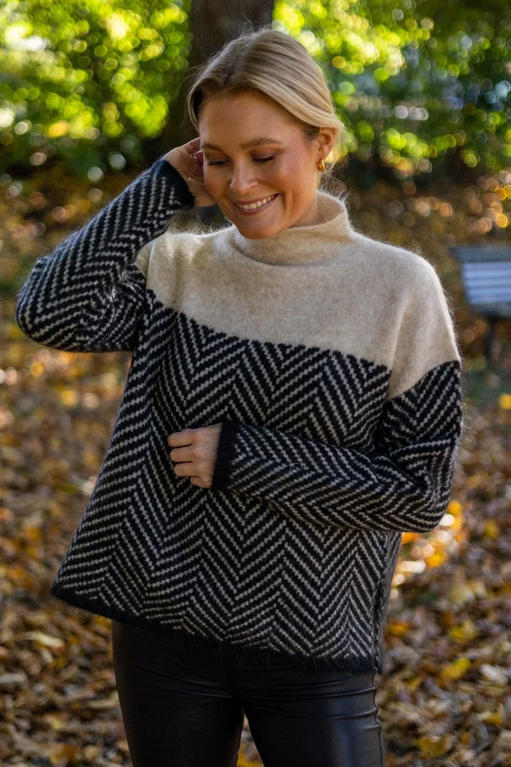 SABRINA – MODERN ELEGANCE KNIT SWEATER