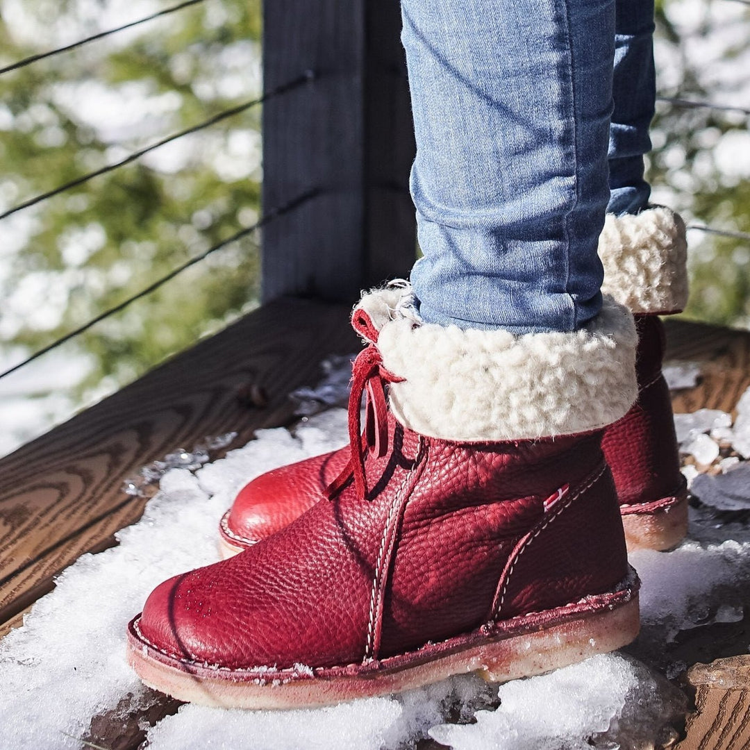 GUINEVERE – COZY LACE-UP BOOTS